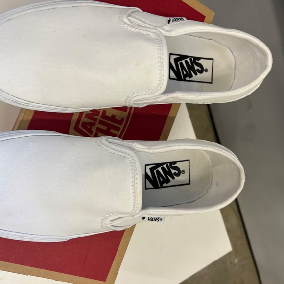 Van's -Asher Canvas Slip-Ons- (Truewht) #VNDA32QM17Q- Women's size 6. - Picture 2 of 11